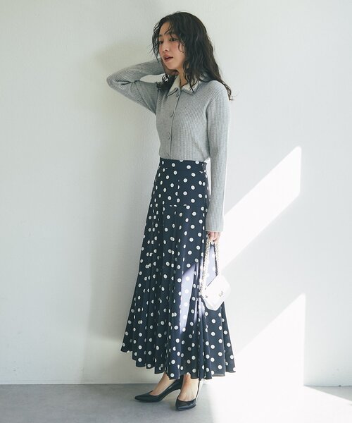 La boutique BonBon（ラブティックボンボン）の「【3サイズ展開あり・リッチな揺れ感】ドットマチフレアスカート（スカート・レディース・ネイビー/オフホワイト・36/PS/38）」の7枚目の写真