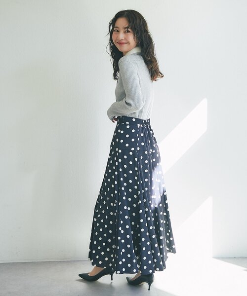 La boutique BonBon（ラブティックボンボン）の「【3サイズ展開あり・リッチな揺れ感】ドットマチフレアスカート（スカート・レディース・ネイビー/オフホワイト・36/PS/38）」の8枚目の写真