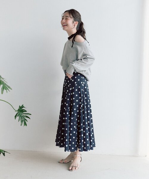 La boutique BonBon（ラブティックボンボン）の「【3サイズ展開あり・リッチな揺れ感】ドットマチフレアスカート（スカート・レディース・ネイビー/オフホワイト・36/PS/38）」の12枚目の写真