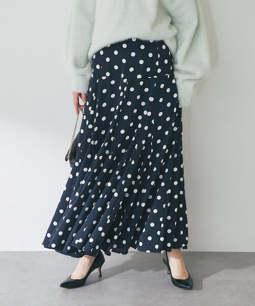 La boutique BonBon（ラブティックボンボン）の「【3サイズ展開あり・リッチな揺れ感】ドットマチフレアスカート（スカート・レディース・ネイビー/オフホワイト・36/PS/38）」の14枚目の写真
