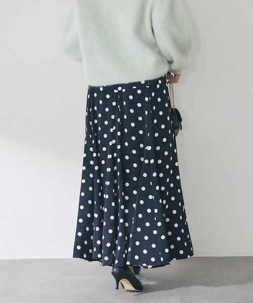La boutique BonBon（ラブティックボンボン）の「【3サイズ展開あり・リッチな揺れ感】ドットマチフレアスカート（スカート・レディース・ネイビー/オフホワイト・36/PS/38）」の16枚目の写真