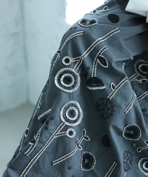 soulberry(ソウルベリー)の「草花ワルツの刺繍スカート(スカート・レディース・ダークグレー・M/L/LL/3L/4L/5L)」の18枚目の写真