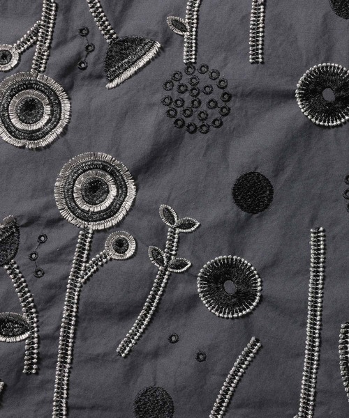 soulberry(ソウルベリー)の「草花ワルツの刺繍スカート(スカート・レディース・ダークグレー・M/L/LL/3L/4L/5L)」の6枚目の写真