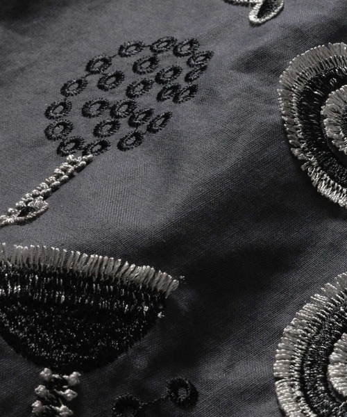 soulberry(ソウルベリー)の「草花ワルツの刺繍スカート(スカート・レディース・ダークグレー・M/L/LL/3L/4L/5L)」の7枚目の写真