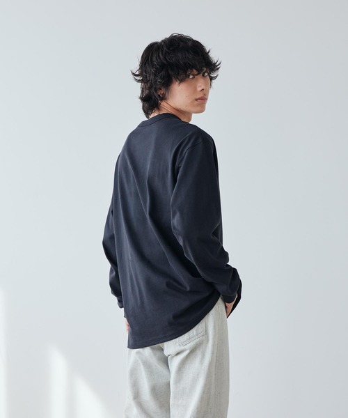NIKE(ナイキ)の「ナイキ スポーツウェア プレミアム エッセンシャル メンズ ロングスリーブ Tシャツ / Nike Sportswear Premium Essentials Men's Long-Sleeve T-Shirt IH1128-010 Black(Tシャツ/カットソー・メンズ・ブラック・S/2XL/XL/L/M)」の5枚目の写真