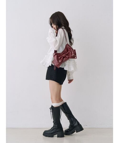 jouetie(ジュエティ)の「リボンタイフリルショートシャツ(シャツ/ブラウス・レディース・ブラック/オフホワイト/ブルー・MEDIUM)」の8枚目の写真