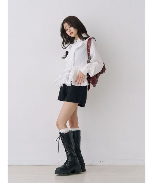 jouetie(ジュエティ)の「リボンタイフリルショートシャツ(シャツ/ブラウス・レディース・ブラック/オフホワイト/ブルー・MEDIUM)」の9枚目の写真