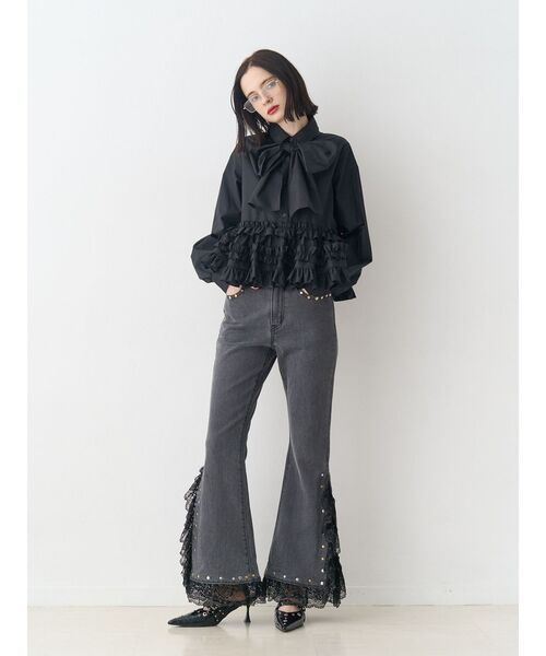 jouetie(ジュエティ)の「リボンタイフリルショートシャツ(シャツ/ブラウス・レディース・ブラック/オフホワイト/ブルー・MEDIUM)」の12枚目の写真