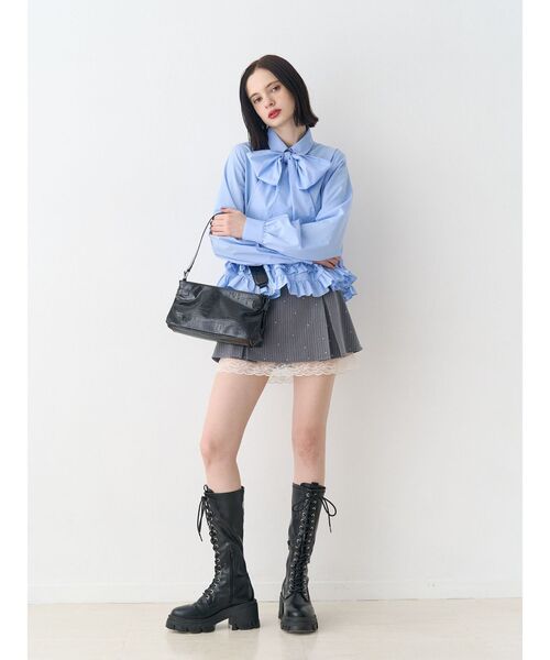 jouetie(ジュエティ)の「リボンタイフリルショートシャツ(シャツ/ブラウス・レディース・ブラック/オフホワイト/ブルー・MEDIUM)」の19枚目の写真