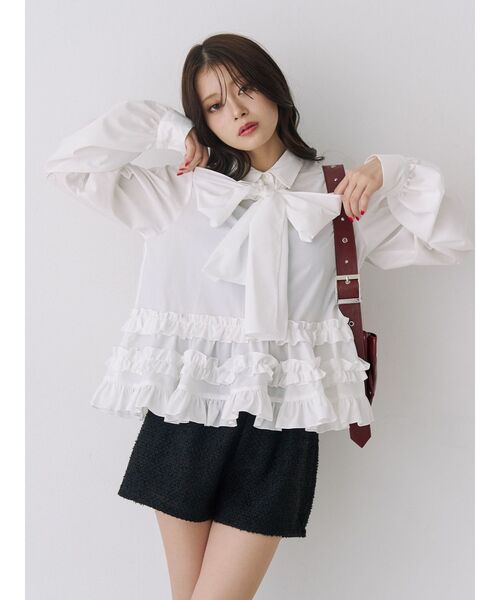 jouetie(ジュエティ)の「リボンタイフリルショートシャツ(シャツ/ブラウス・レディース・ブラック/オフホワイト/ブルー・MEDIUM)」の4枚目の写真