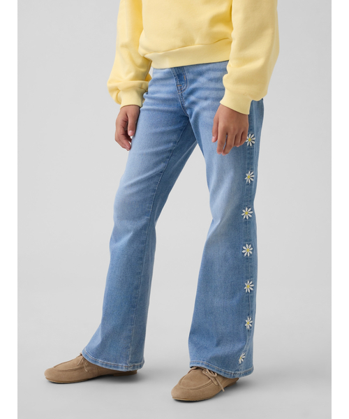 GAP(ギャップ)の「ハイライズ 刺しゅうワッペン '70s フレアデニム (キッズ)(デニムパンツ・キッズ・インディゴブルー・120cm/130cm/140cm/150cm/160cm/155cm)」の1枚目の写真