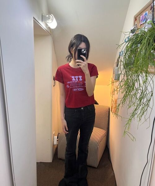 ITZAVIBE(イッザバイブ)の「ITZ OFFICIAL LOGO CROP T SHIRT - RED(Tシャツ/カットソー・レディース・その他・ONE SIZE)」の4枚目の写真