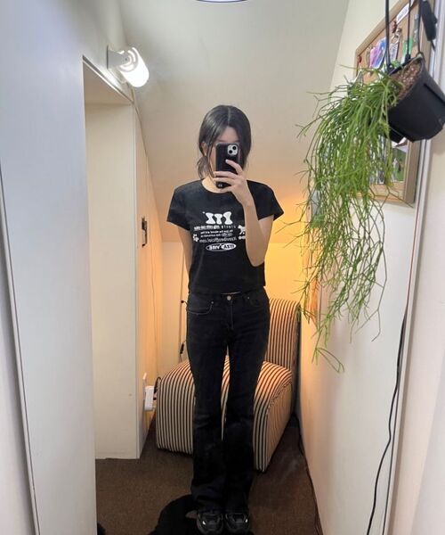 ITZAVIBE(イッザバイブ)の「ITZ OFFICIAL LOGO CROP T SHIRT - RED(Tシャツ/カットソー・レディース・その他・ONE SIZE)」の5枚目の写真