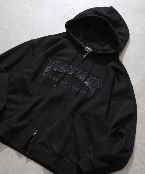 THRASHER（スラッシャー）の「【THRASHER/スラッシャー】裏毛 ロゴデザイン ジップアップパーカー※Sサイズのみショート丈デザイン※（パーカー・メンズ・ブラック系3/ピンク/アッシュグレー/ブラック系2/ブラック系1・XL/L/M/S-Short）」の3枚目の写真