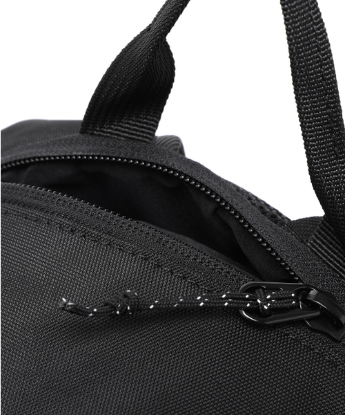 ISTKUNST(イストクンスト)の「UTILITY 18 BACKPACK_BLACK(IK2EFMAB40A)(バックパック/リュック・レディース・ブラック・FREE)」の4枚目の写真