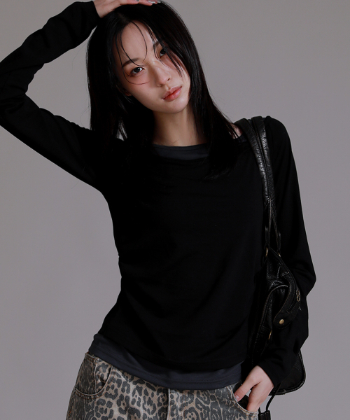 LIKE THE MOST(ライクザモースト)の「シャーリングポイントオフレイヤードTシャツ_ブラック(Tシャツ/カットソー・レディース・ブラック・S/M/L)」の5枚目の写真