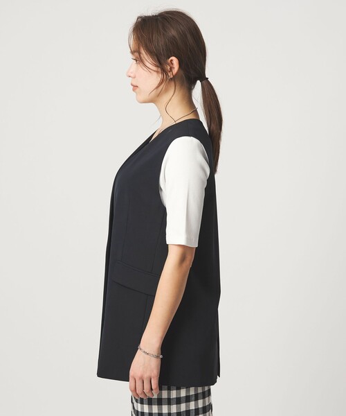green label relaxing（グリーンレーベルリラクシング）の「［size SHORTあり］サラフール ノーラペル ジレ ストレッチ UVカット（ノーカラージャケット・レディース・ベージュ/ネイビー・FREE/SHORT）」の15枚目の写真