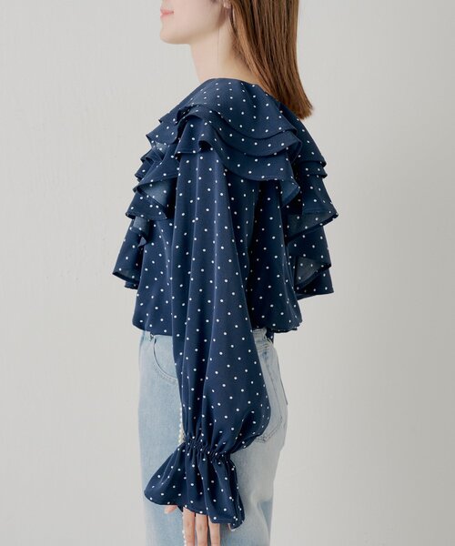 Chico（チコ）の「フリルワンショルドットブラウス（シャツ/ブラウス・レディース・ピンクベージュ/アイボリー/ネイビー・FREE）」の12枚目の写真