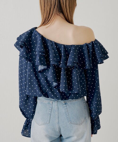 Chico（チコ）の「フリルワンショルドットブラウス（シャツ/ブラウス・レディース・ピンクベージュ/アイボリー/ネイビー・FREE）」の13枚目の写真