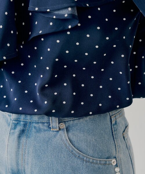 Chico（チコ）の「フリルワンショルドットブラウス（シャツ/ブラウス・レディース・ピンクベージュ/アイボリー/ネイビー・FREE）」の16枚目の写真