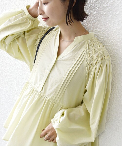 セール】【WEB限定】〈手洗い可能〉ショルダー 刺繍 タック ブラウス
