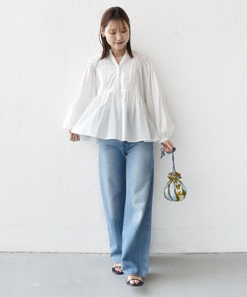 SHIPS(シップス)の「【WEB限定】〈手洗い可能〉ショルダー 刺繍 タック ブラウス(シャツ/ブラウス・レディース・オフホワイト/ライトイエロー/ネイビー・ONE SIZE)」の4枚目の写真
