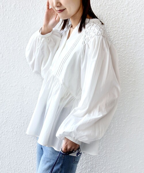SHIPS(シップス)の「【WEB限定】〈手洗い可能〉ショルダー 刺繍 タック ブラウス(シャツ/ブラウス・レディース・オフホワイト/ライトイエロー/ネイビー・ONE SIZE)」の10枚目の写真