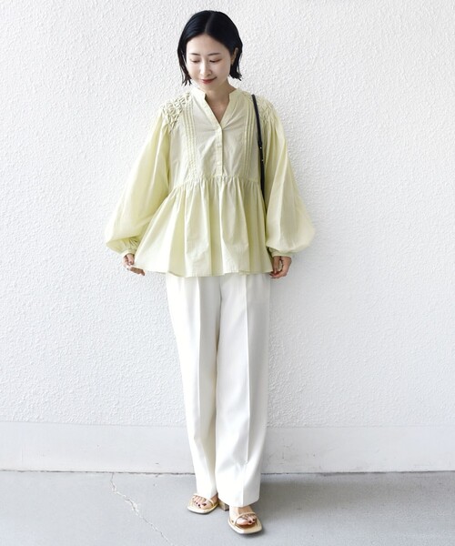 SHIPS(シップス)の「【WEB限定】〈手洗い可能〉ショルダー 刺繍 タック ブラウス(シャツ/ブラウス・レディース・オフホワイト/ライトイエロー/ネイビー・ONE SIZE)」の13枚目の写真
