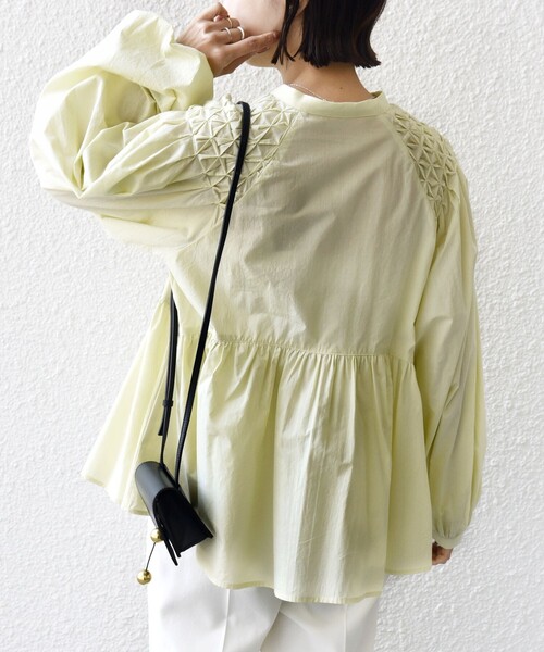 SHIPS(シップス)の「【WEB限定】〈手洗い可能〉ショルダー 刺繍 タック ブラウス(シャツ/ブラウス・レディース・オフホワイト/ライトイエロー/ネイビー・ONE SIZE)」の19枚目の写真