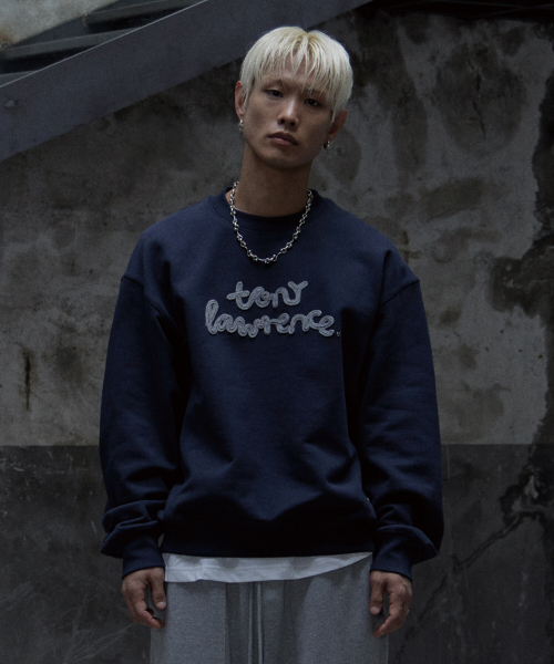 TONY LAWRENCE(トニーローレンス)の「ロゴブークル刺繍スウェットネイビー(スウェット・レディース・その他・LARGE/MEDIUM/SMALL)」の1枚目の写真