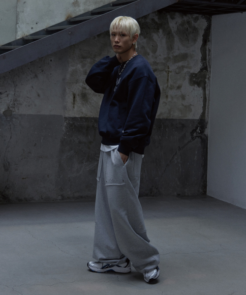 TONY LAWRENCE(トニーローレンス)の「ロゴブークル刺繍スウェットネイビー(スウェット・レディース・その他・LARGE/MEDIUM/SMALL)」の4枚目の写真