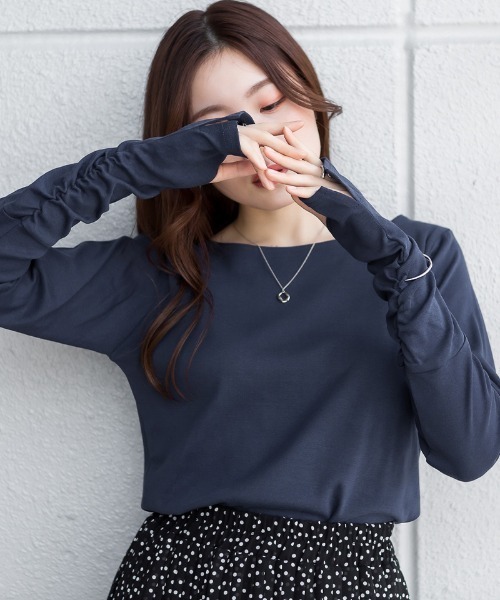 aity(アイティ)の「M-4L 指穴付き ボートネックくしゅくしゅ袖カットソー 夏服(Tシャツ/カットソー・レディース・ネイビー/杢グレー/パープル系/オフホワイト/グレー系/チャコールグレー/カーキ/グレイッシュベージュ/ブラック・4L/3L/LL/L/M)」の8枚目の写真
