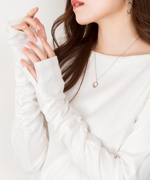 aity(アイティ)の「M-4L 指穴付き ボートネックくしゅくしゅ袖カットソー 夏服(Tシャツ/カットソー・レディース・ネイビー/杢グレー/パープル系/オフホワイト/グレー系/チャコールグレー/カーキ/グレイッシュベージュ/ブラック・4L/3L/LL/L/M)」の2枚目の写真