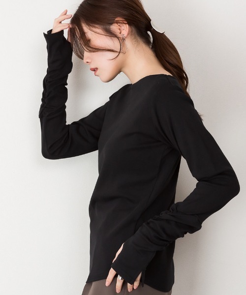 aity(アイティ)の「M-4L 指穴付き ボートネックくしゅくしゅ袖カットソー 夏服(Tシャツ/カットソー・レディース・ネイビー/杢グレー/パープル系/オフホワイト/グレー系/チャコールグレー/カーキ/グレイッシュベージュ/ブラック・4L/3L/LL/L/M)」の3枚目の写真