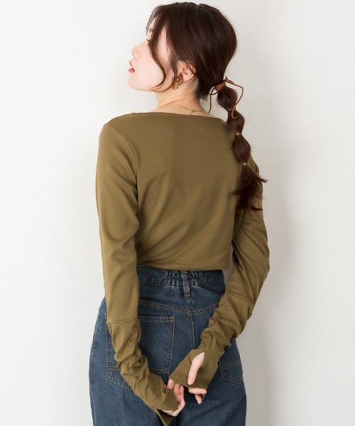 aity(アイティ)の「M-4L 指穴付き ボートネックくしゅくしゅ袖カットソー 夏服(Tシャツ/カットソー・レディース・ネイビー/杢グレー/パープル系/オフホワイト/グレー系/チャコールグレー/カーキ/グレイッシュベージュ/ブラック・4L/3L/LL/L/M)」の14枚目の写真