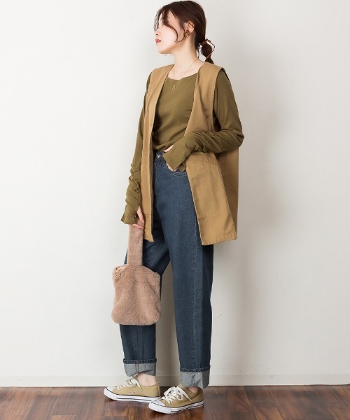aity(アイティ)の「M-4L 指穴付き ボートネックくしゅくしゅ袖カットソー 夏服(Tシャツ/カットソー・レディース・ネイビー/杢グレー/パープル系/オフホワイト/グレー系/チャコールグレー/カーキ/グレイッシュベージュ/ブラック・4L/3L/LL/L/M)」の15枚目の写真