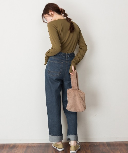 aity(アイティ)の「M-4L 指穴付き ボートネックくしゅくしゅ袖カットソー 夏服(Tシャツ/カットソー・レディース・ネイビー/杢グレー/パープル系/オフホワイト/グレー系/チャコールグレー/カーキ/グレイッシュベージュ/ブラック・4L/3L/LL/L/M)」の16枚目の写真