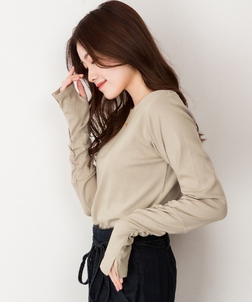 aity(アイティ)の「M-4L 指穴付き ボートネックくしゅくしゅ袖カットソー 夏服(Tシャツ/カットソー・レディース・ネイビー/杢グレー/パープル系/オフホワイト/グレー系/チャコールグレー/カーキ/グレイッシュベージュ/ブラック・4L/3L/LL/L/M)」の18枚目の写真
