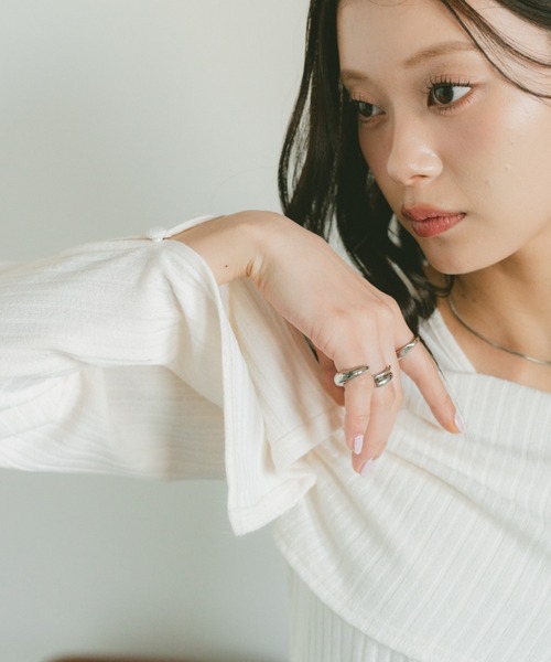 VANNIE U(ヴァニーユー)の「ワンショルダーフレアスリーブトップス / カットソー(Tシャツ/カットソー・レディース・アイボリー/ブラック/グレー・FREE)」の15枚目の写真