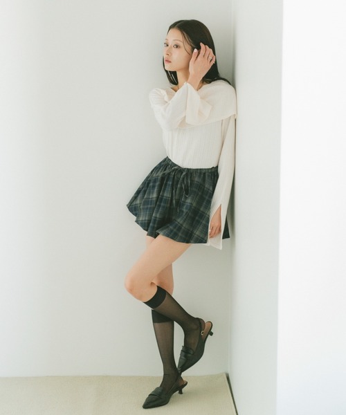 VANNIE U(ヴァニーユー)の「ワンショルダーフレアスリーブトップス / カットソー(Tシャツ/カットソー・レディース・アイボリー/ブラック/グレー・FREE)」の9枚目の写真