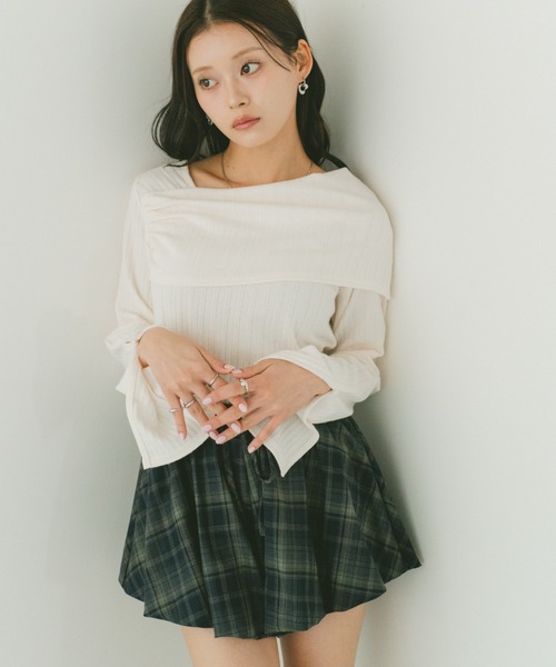 VANNIE U(ヴァニーユー)の「ワンショルダーフレアスリーブトップス / カットソー(Tシャツ/カットソー・レディース・アイボリー/ブラック/グレー・FREE)」の8枚目の写真