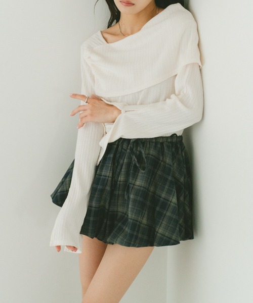VANNIE U(ヴァニーユー)の「ワンショルダーフレアスリーブトップス / カットソー(Tシャツ/カットソー・レディース・アイボリー/ブラック/グレー・FREE)」の7枚目の写真