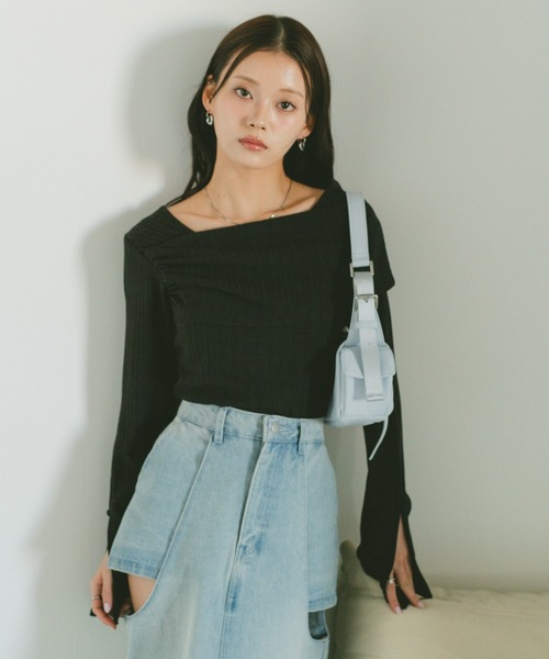 VANNIE U(ヴァニーユー)の「ワンショルダーフレアスリーブトップス / カットソー(Tシャツ/カットソー・レディース・アイボリー/ブラック/グレー・FREE)」の4枚目の写真