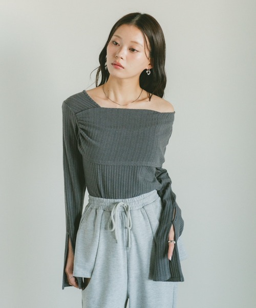 VANNIE U(ヴァニーユー)の「ワンショルダーフレアスリーブトップス / カットソー(Tシャツ/カットソー・レディース・アイボリー/ブラック/グレー・FREE)」の11枚目の写真