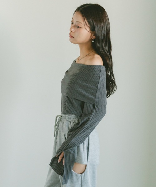 VANNIE U(ヴァニーユー)の「ワンショルダーフレアスリーブトップス / カットソー(Tシャツ/カットソー・レディース・アイボリー/ブラック/グレー・FREE)」の12枚目の写真