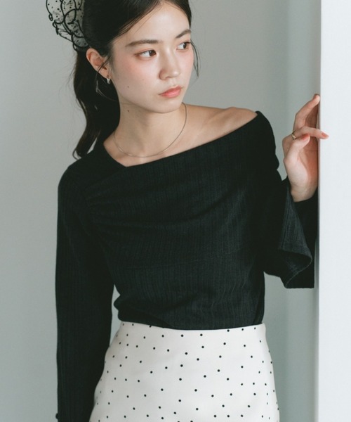 VANNIE U(ヴァニーユー)の「ワンショルダーフレアスリーブトップス / カットソー(Tシャツ/カットソー・レディース・アイボリー/ブラック/グレー・FREE)」の20枚目の写真