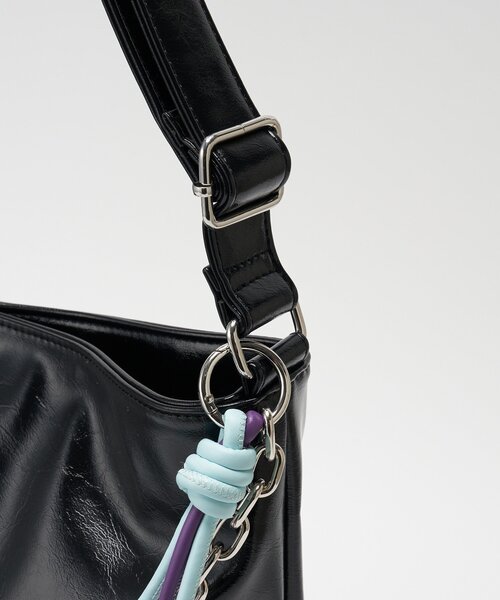 GRAIN(グレイン)の「【GRAIN/グレイン】配色レザーチェーン2WAYショルダーバッグ(トートバッグ・レディース・ブラウン/ブラック/アイボリー・FREE)」の4枚目の写真