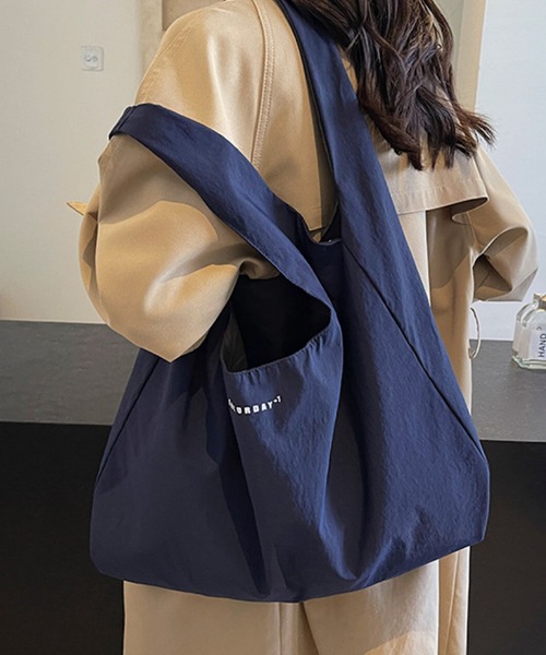 VIBGYOR(ヴィブジョー)の「FReePLACe/大容量シンプル トートバッグ X12783(トートバッグ・レディース・ブラック/ネイビー・FREE)」の2枚目の写真