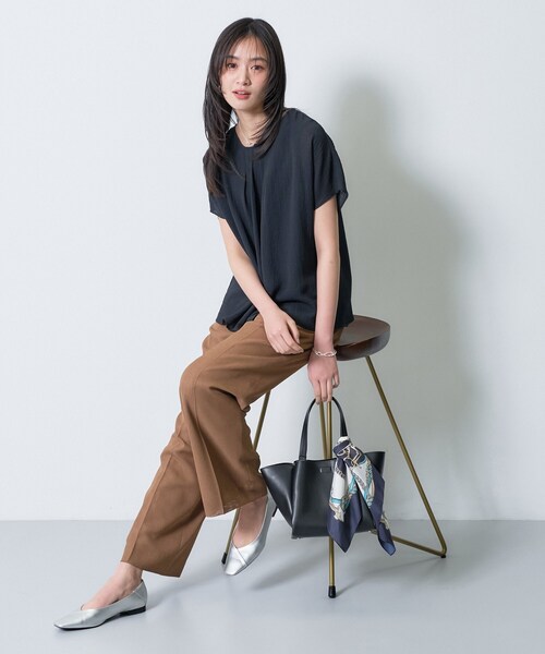 INDIVI（インディヴィ）の「【洗える】無地＆チェーン柄 ギャザートップス（シャツ/ブラウス・レディース・ライトグレー系/ネイビー/ブルー系その他・38/13/15 /19/05/34）」の11枚目の写真