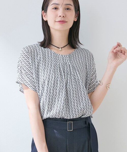 INDIVI（インディヴィ）の「【洗える】無地＆チェーン柄 ギャザートップス（シャツ/ブラウス・レディース・ライトグレー系/ネイビー/ブルー系その他・38/13/15 /19/05/34）」の14枚目の写真